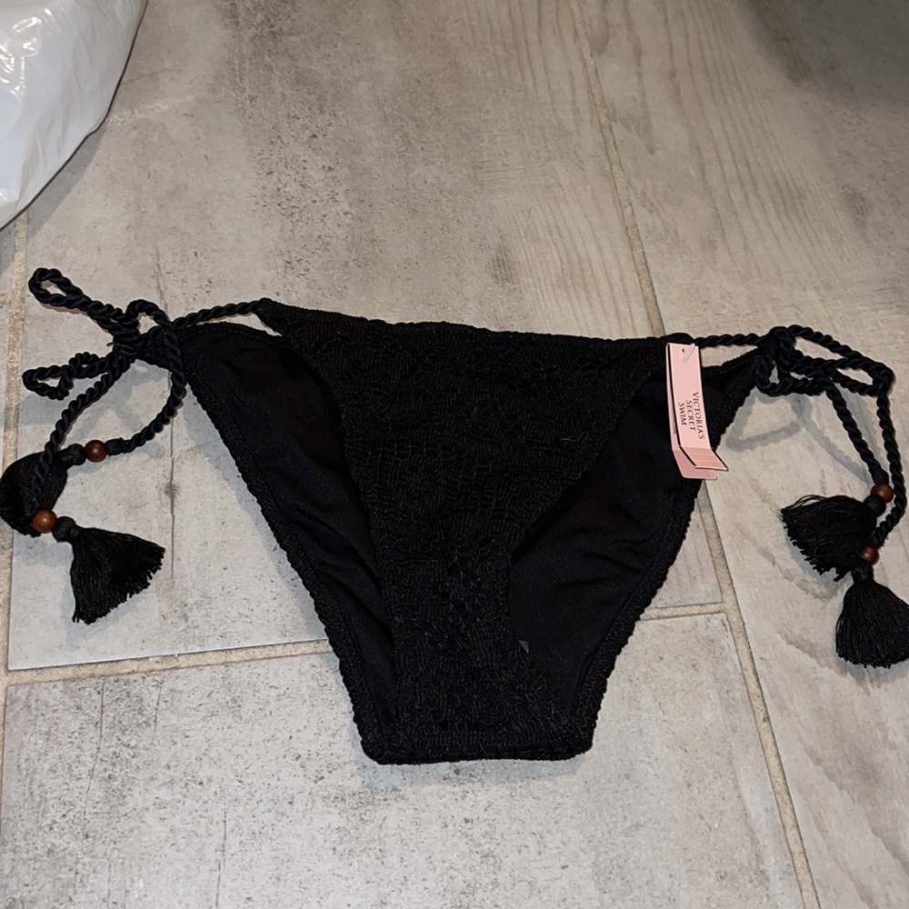 BRAND NEW WITH TAGS VS BIKINI BOTTOMS